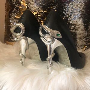 Snake Heel Black and Silver Leather Pump